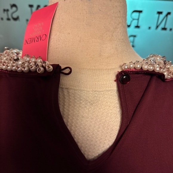 Carmen Marc Valvo Burgundy Blouse with Beaded Collar NWT Retail 159.00 - Picture 4 of 5